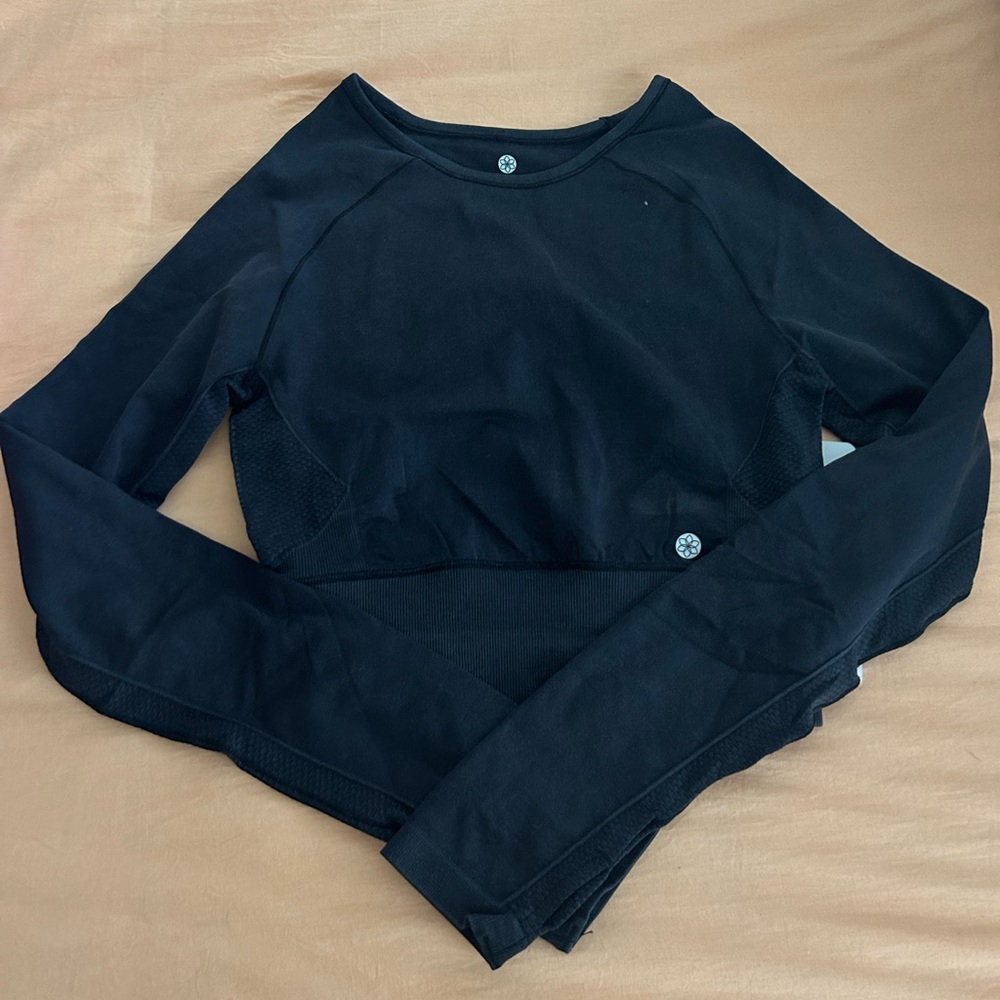 black long sleeve athletic workout top!